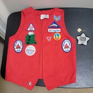 VTG 1970s Campfire Girl Red Merit Badge Patches Button Pins Vest Girls L READ